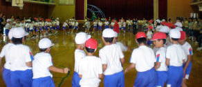 PTC活動 輪になってダンス